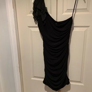 Very cute little black dress.